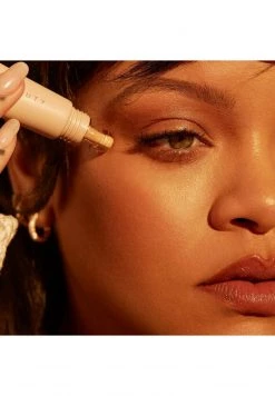 Fenty Beauty BRIGHT FIX - EYE BRIGHTENER UND CONCEALER - Concealer - BRIGHT FIX EYE BRIGHTENER 09 PEACH - Damen 9 Fenty Beauty BRIGHT FIX - EYE BRIGHTENER UND CONCEALER - Concealer - BRIGHT FIX EYE BRIGHTENER 09 PEACH - Damen -Fenty Beauty || Guru Shop Verkäufe 0a5287b0879547458a328b918cd68b07