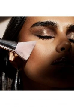 Fenty Beauty - Damen CHEEK-HUGGING BRONZER PINSEL - Make-up-Pinsel - 190 -Fenty Beauty || Guru Shop Verkäufe 5c45fa77e99844d29485f19418392a70