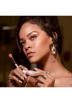 FENTY BEAUTY BY RIHANNA LIQUID KILLAWATT - FLUID FREESTYLE HIGHL - Highlighter - Butta Brownie - Damen 11 FENTY BEAUTY BY RIHANNA LIQUID KILLAWATT - FLUID FREESTYLE HIGHL - Highlighter - Butta Brownie - Damen -Fenty Beauty || Guru Shop Verkäufe 80fd90d9fad047d28e687f439dd94c0c