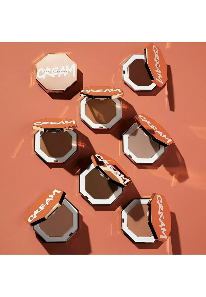 Fenty Beauty CHEEKS OUT - FREESTYLE CREAM BRONZE - Bronzer - Amber - Damen 9 Fenty Beauty CHEEKS OUT - FREESTYLE CREAM BRONZE - Bronzer - Amber - Damen – Bild 7