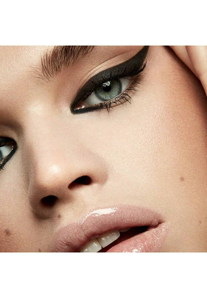 Fenty Beauty FLYPENCIL - LONGWEAR PENCIL EYELINER - Eyeliner - Cuz I’m Black (matte Black) - Damen 4 Fenty Beauty FLYPENCIL - LONGWEAR PENCIL EYELINER - Eyeliner - Cuz I’m Black (matte Black) - Damen – Bild 2