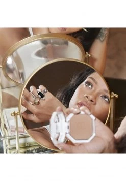 Fenty Beauty PRO FILT'R SOFT MATTE POWDER FOUNDATION - Foundation - 250 - Damen -Fenty Beauty || Guru Shop Verkäufe d720636717544d3ea765d5f789898713